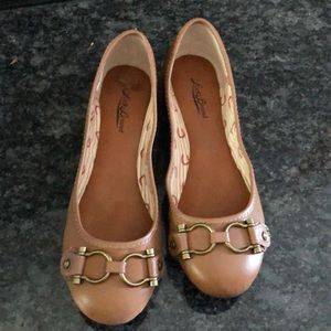 Lucky Brand Freeda Flats in Camel Gangnam
